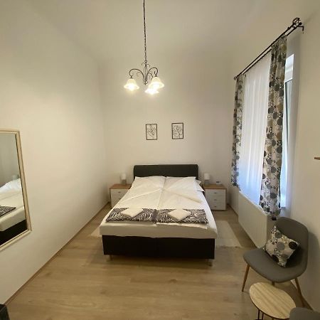 Rad-Var Apartmanhaz Eger Zewnętrze zdjęcie