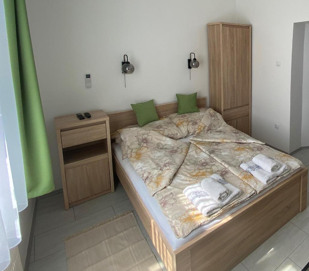Rad-Var Apartmanhaz Eger Zewnętrze zdjęcie