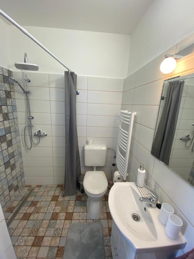 Rad-Var Apartmanhaz Eger Zewnętrze zdjęcie