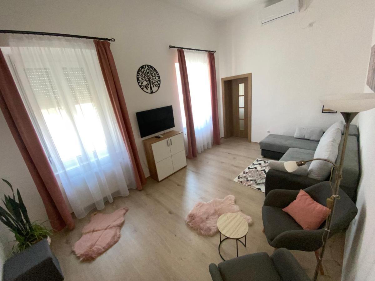 Rad-Var Apartmanhaz Eger Zewnętrze zdjęcie