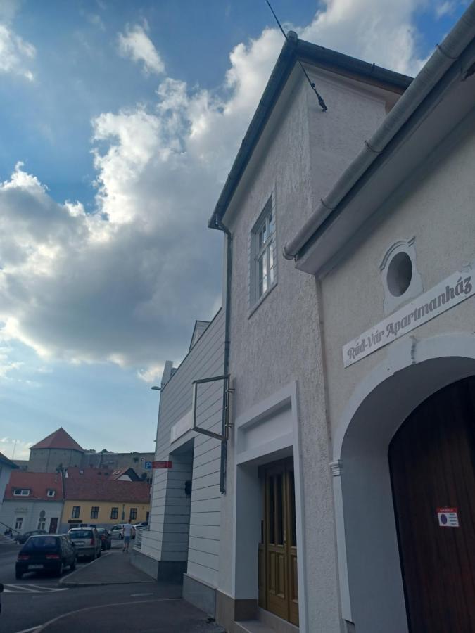 Rad-Var Apartmanhaz Eger Zewnętrze zdjęcie