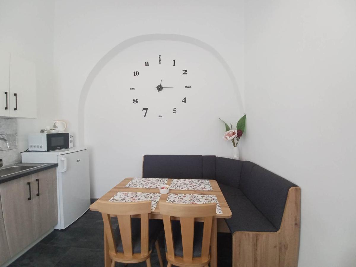 Rad-Var Apartmanhaz Eger Zewnętrze zdjęcie