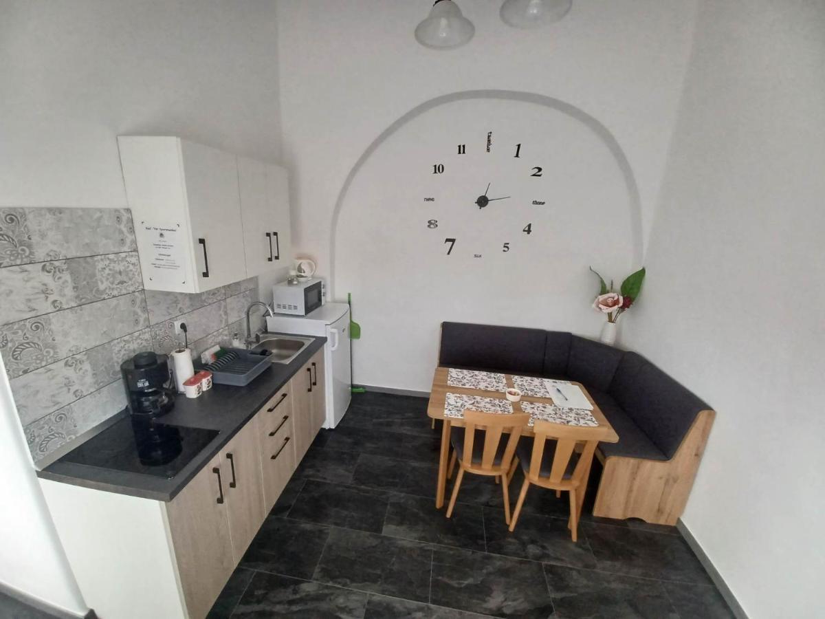 Rad-Var Apartmanhaz Eger Zewnętrze zdjęcie