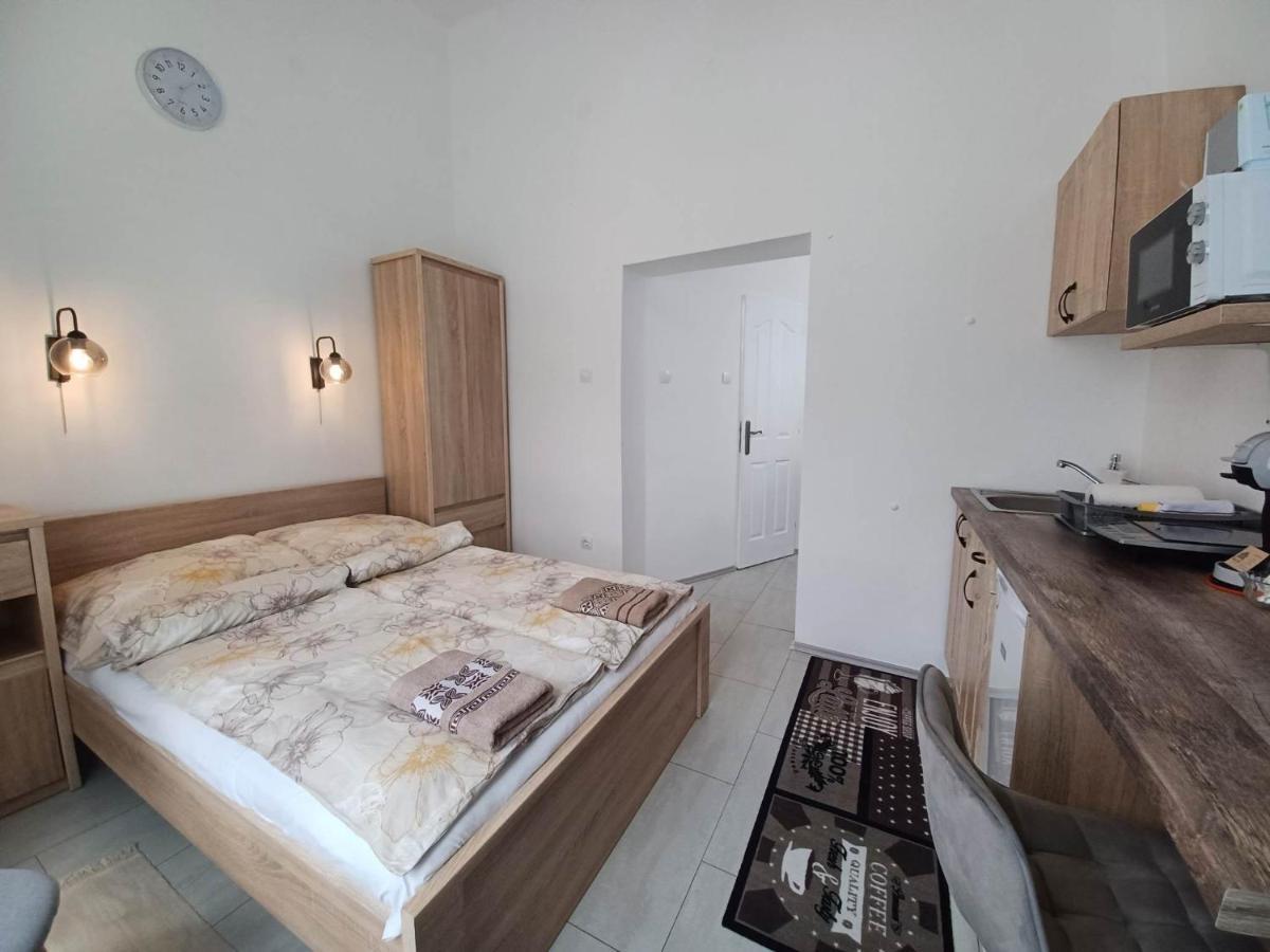 Rad-Var Apartmanhaz Eger Zewnętrze zdjęcie