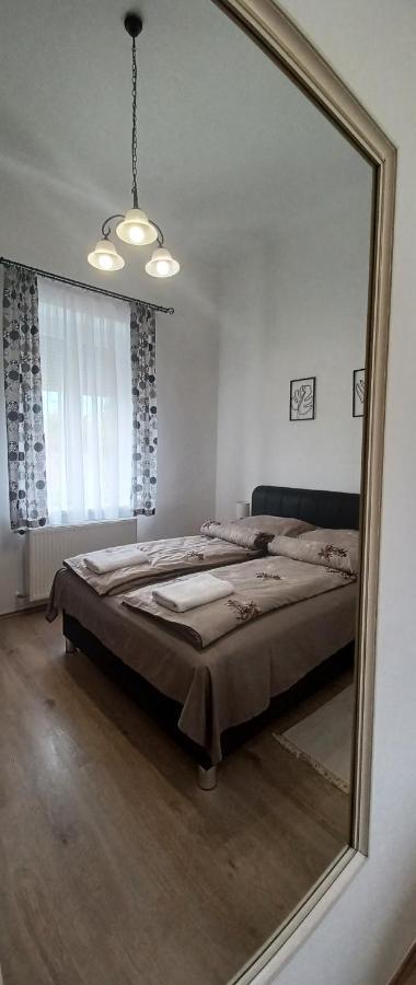 Rad-Var Apartmanhaz Eger Zewnętrze zdjęcie