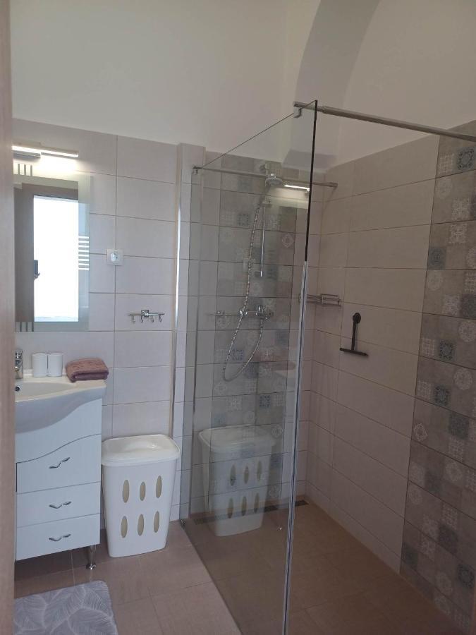 Rad-Var Apartmanhaz Eger Zewnętrze zdjęcie