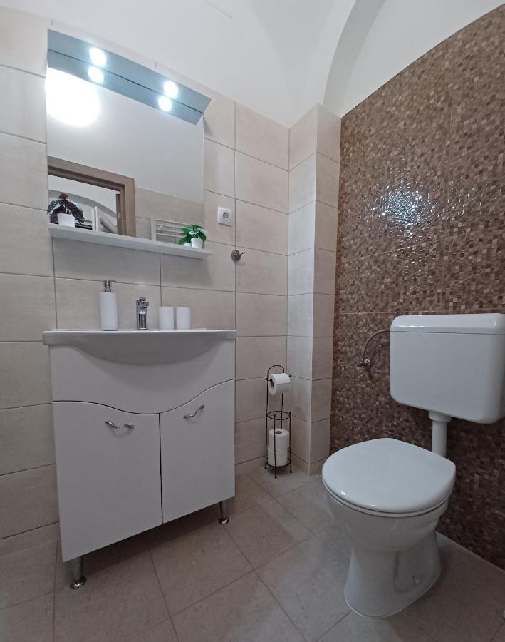 Rad-Var Apartmanhaz Eger Zewnętrze zdjęcie